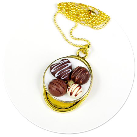necklace plate of pralines no. 4
