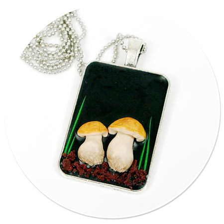 necklace with mushrooms no. 3