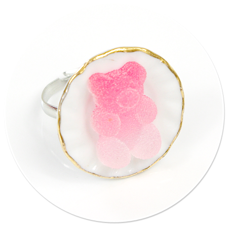 ring plate with jelly teddy bear