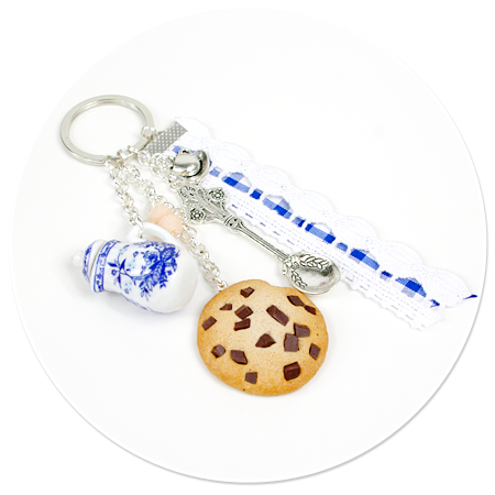 keyring with jug and cookie no. 4