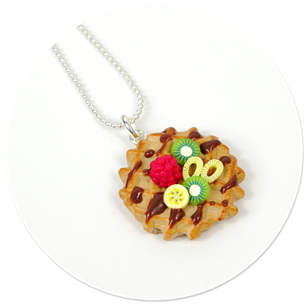 necklace waffel with fruits