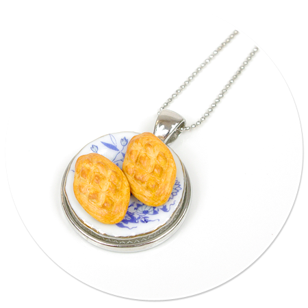 necklace with sheep cheese no. 3