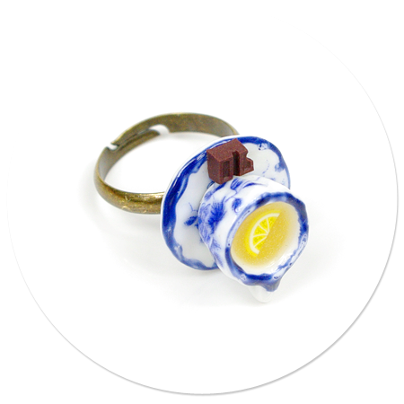 ring with white cup