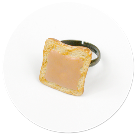 ring with toast
