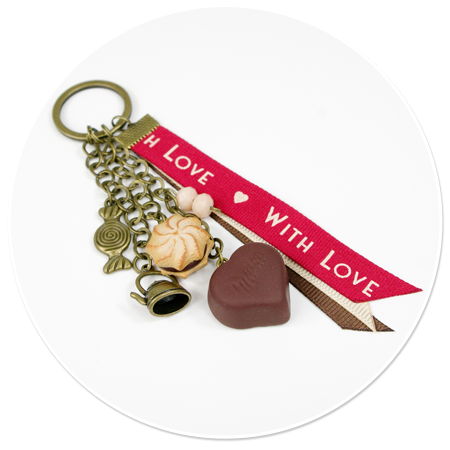 keyring with cookie and chocolate
