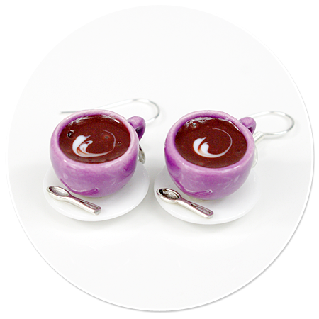 kolczyki fioletowe filiżanki z kawą