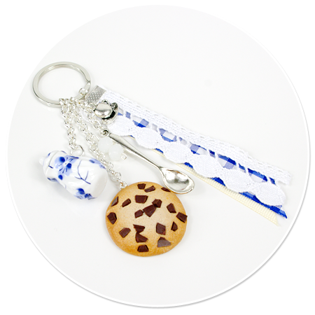 keyring with jug and cookie no. 3